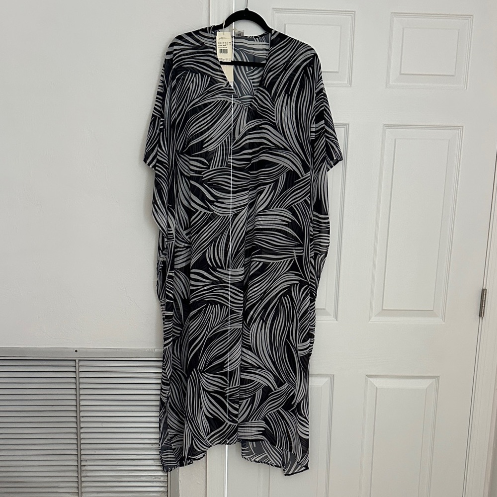 Stunning Gottex Black and White Leaf Pattern Coverup